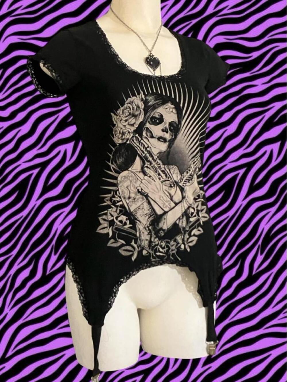 Too Fast Cirque Couture Black lace trim skull tee gartered camisole